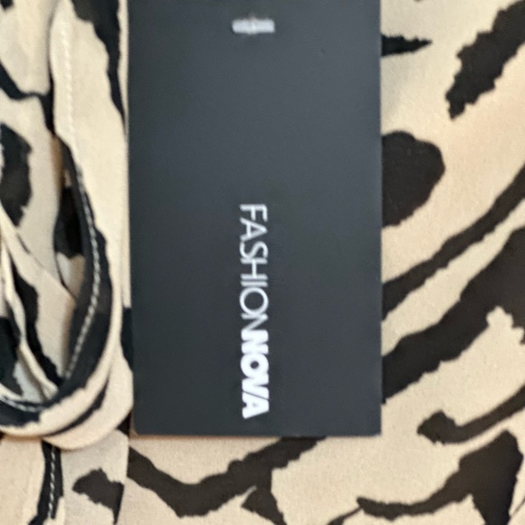 LADIES GORGEOUS TAN & BLACK OPEN BACK TOP - Picture 4 of 4